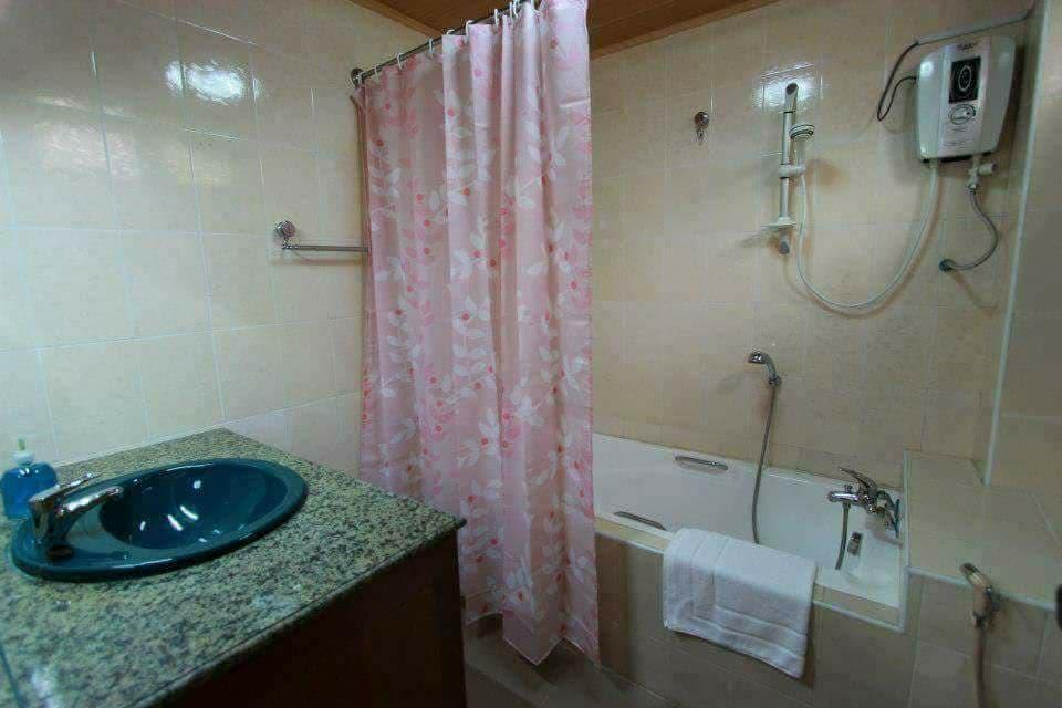 Adler Lady Hostel - Ladies Only Янгон Экстерьер фото