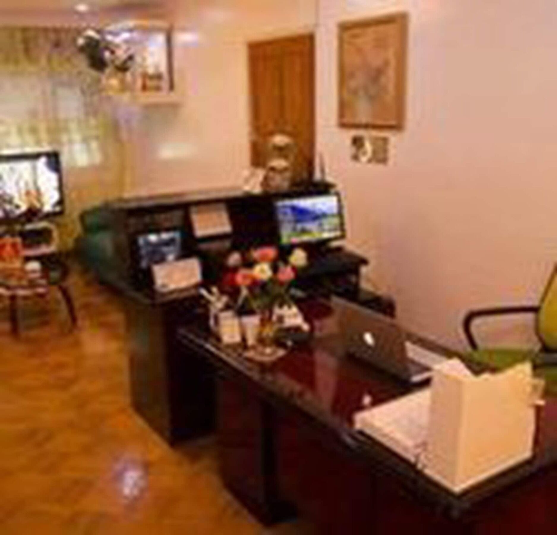 Adler Lady Hostel - Ladies Only Янгон Экстерьер фото